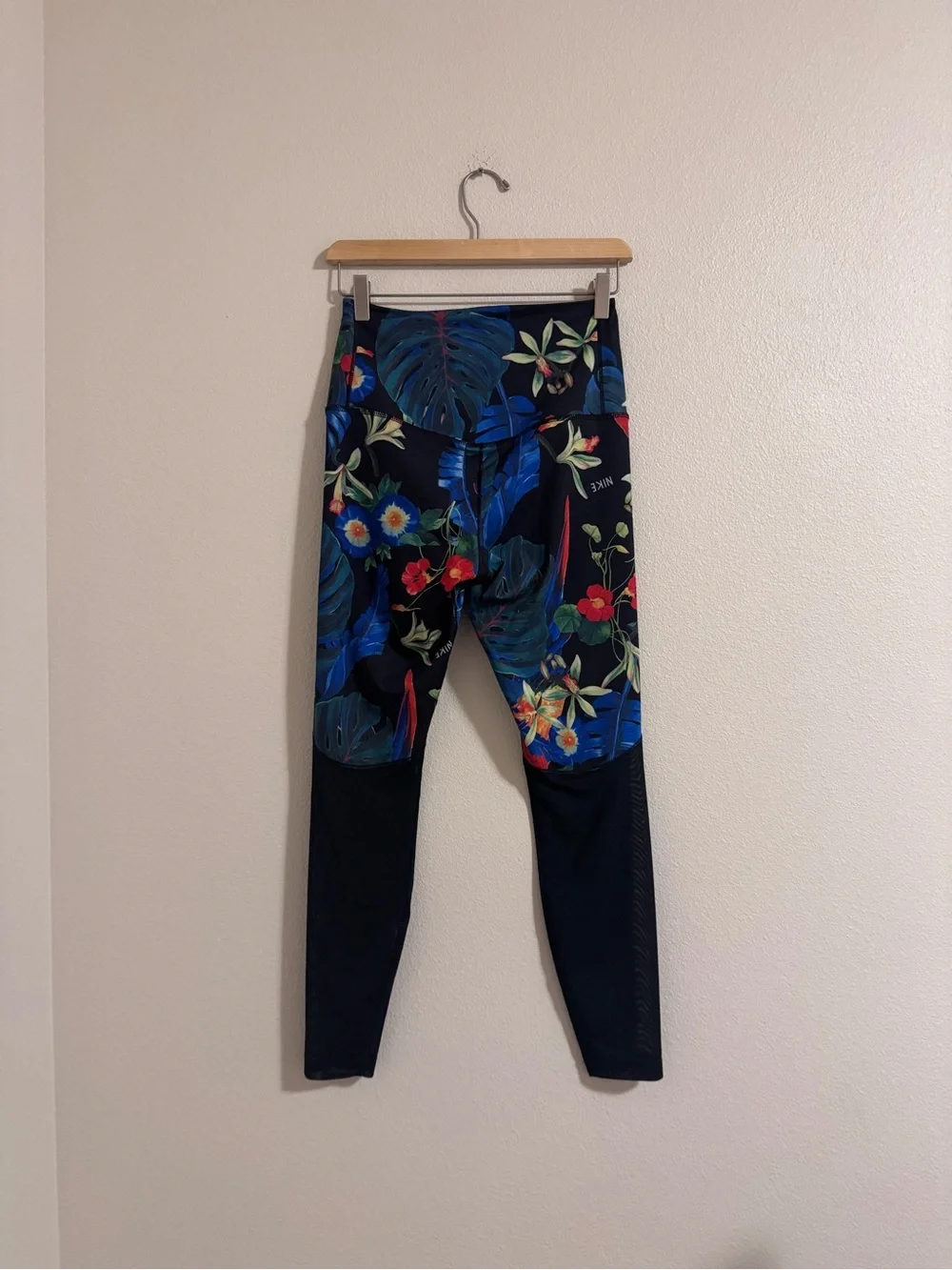 Nike navy leggings